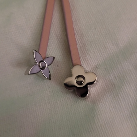 $325 EMT Louis Vuitton pink very bag charm. Classic LV logo - Picture 6 of 7